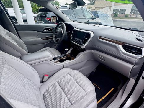 Used 2018 GMC Acadia SLE FWD image 10