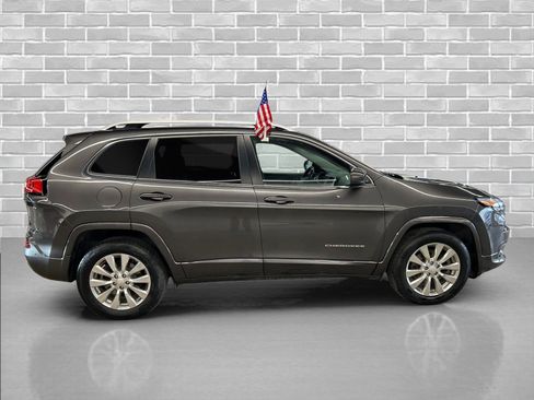 Used 2018 Jeep Cherokee Overland w/ Technology Group image 5