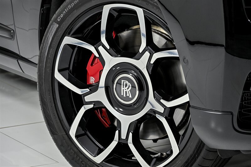 Used 2023 Rolls-Royce Cullinan Black Badge w/ Dark Exterior Package AWD/4WD image 3