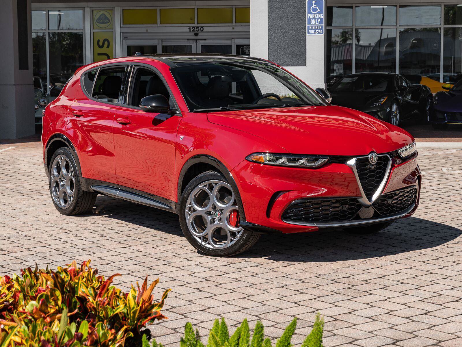 Used 2024 Alfa Romeo Tonale Ti AWD/4WD image 4