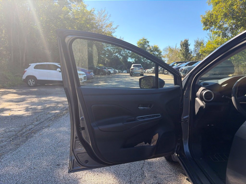 Used 2020 Nissan Versa SR w/ Convenience Package FWD image 10