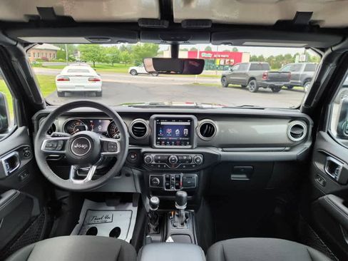 Used 2023 Jeep Wrangler Sahara image 12