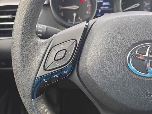 Used 2021 Toyota C-HR LE FWD image 17