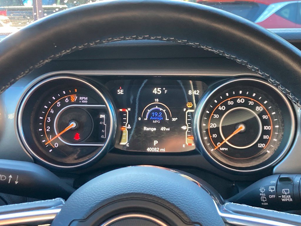 Used 2018 Jeep Wrangler Unlimited Sahara AWD/4WD image 11