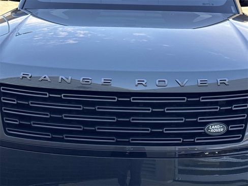 Certified 2023 Land Rover Range Rover SE image 11