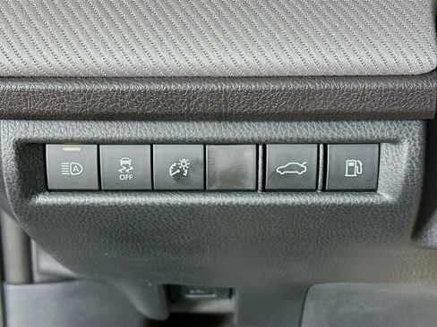 Used 2025 Toyota Camry SE image 17