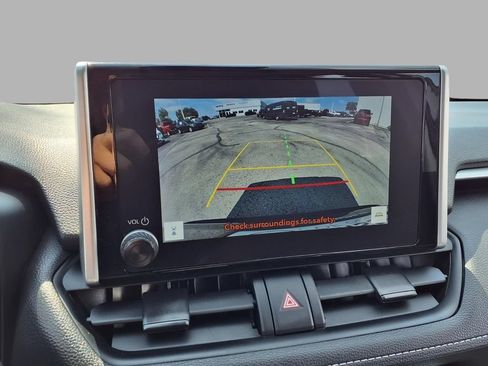 Used 2025 Toyota RAV4 XLE AWD/4WD image 7