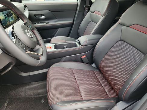 New 2025 Nissan Kicks SR image 10