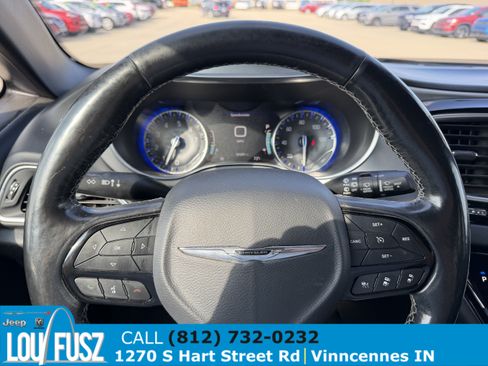 Used 2019 Chrysler Pacifica Touring-L w/ Advanced Safetytec Group FWD image 18
