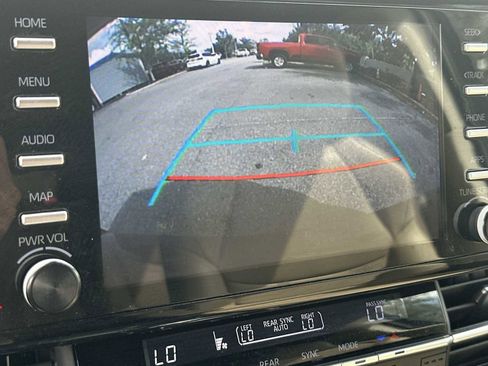 Used 2022 Toyota Sienna XLE FWD image 30