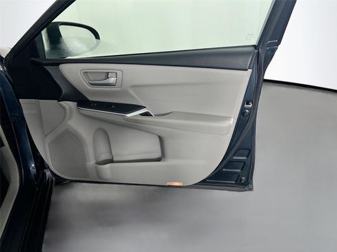 Used 2017 Toyota Camry LE image 26