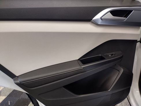 New 2025 Volkswagen Taos SE image 23