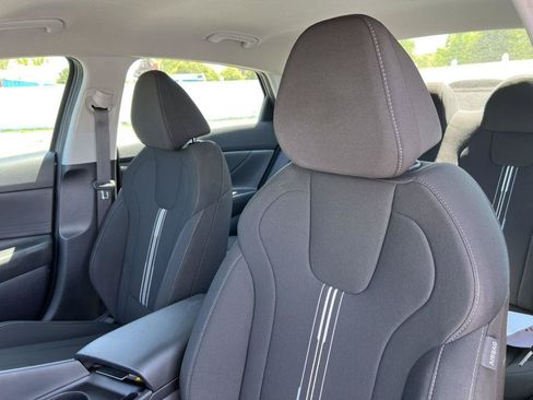 Used 2023 Hyundai Elantra SEL FWD image 8