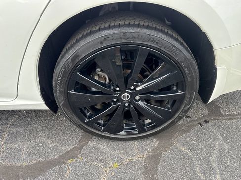 Used 2022 Nissan Altima 2.5 SR w/ Midnight Edition Package AWD/4WD image 12