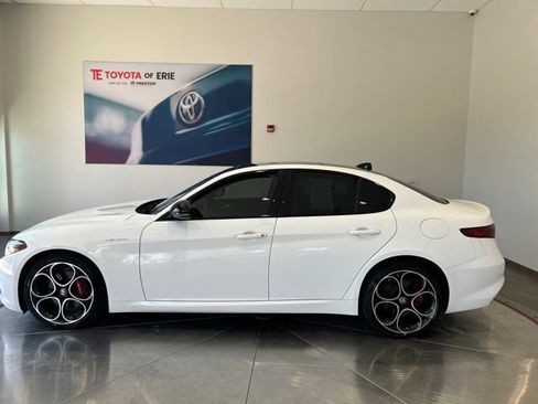 Used 2022 Alfa Romeo Giulia Veloce AWD/4WD image 4