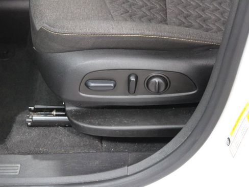 Used 2023 Chevrolet Equinox LT image 14