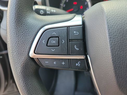 Used 2021 Toyota Highlander L image 18