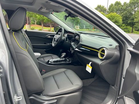 New 2026 Chevrolet Trax ACTIV w/ Sunroof Package FWD image 39