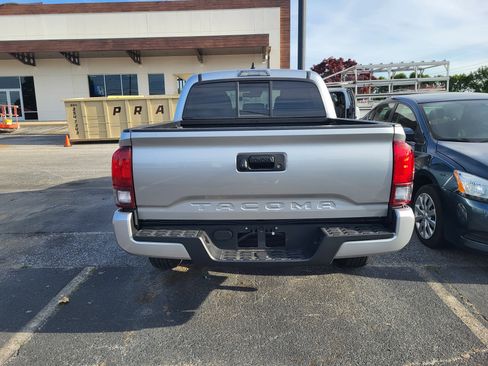 Used 2022 Toyota Tacoma SR w/ SR Convenience Package image 5