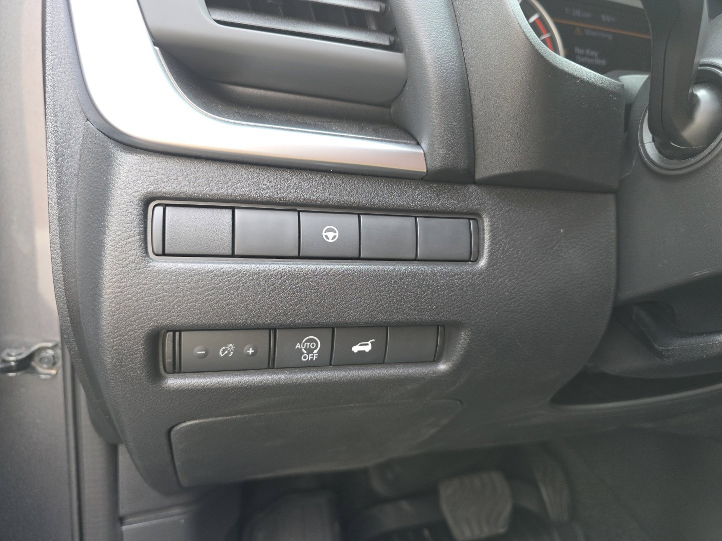 Used 2024 Nissan Rogue SV w/ SV Premium Package AWD/4WD image 10