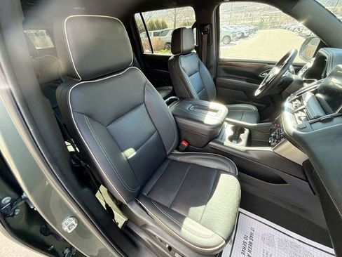 Used 2023 Chevrolet Suburban Premier image 28
