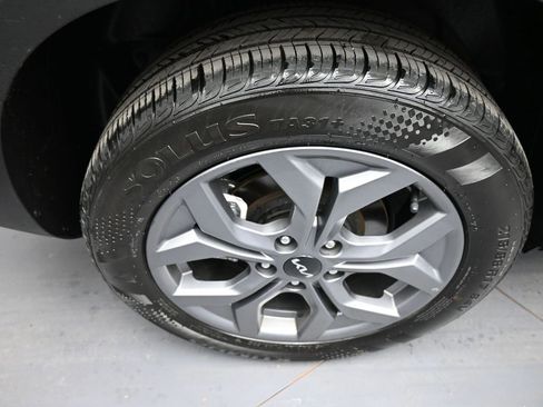 Certified 2024 Kia Seltos LX image 12