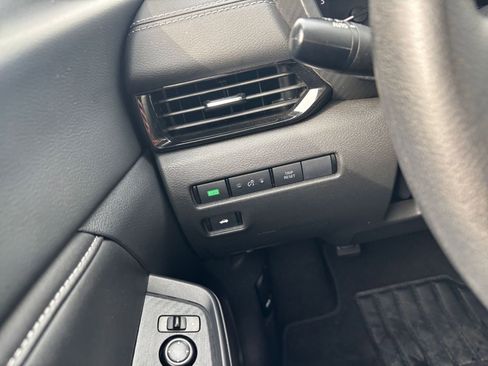 Used 2025 Nissan Sentra SV image 32