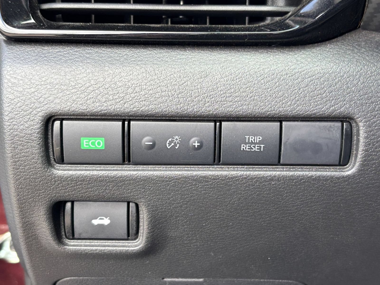 Used 2025 Nissan Sentra SV FWD image 21
