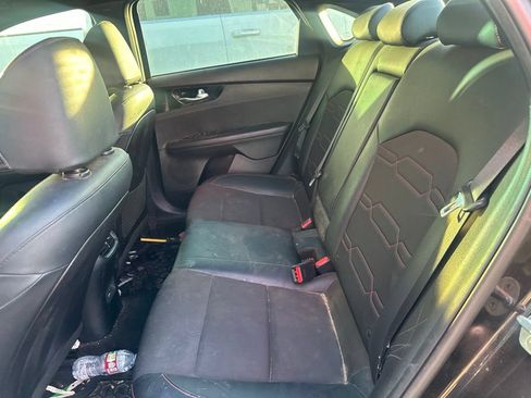 Used 2022 Kia Forte GT w/ GT Technology Package FWD image 9