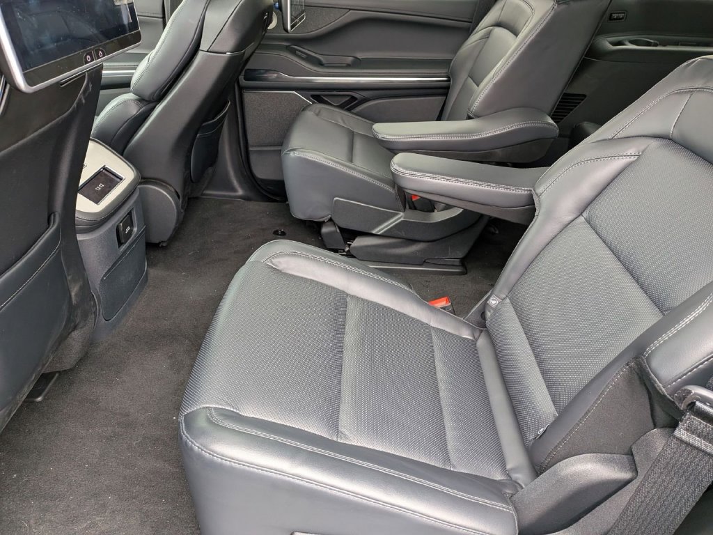 New 2025 Lincoln Navigator Reserve w/ Jet Appearance Package AWD/4WD image 25