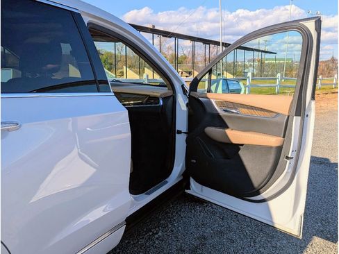 Used 2020 Cadillac XT6 Premium Luxury w/ Platinum Package image 11