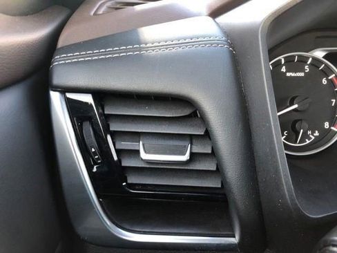 Used 2021 Nissan Rogue SL w/ Premium Package image 58