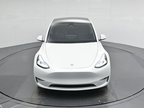 Used 2025 Tesla Model Y Long Range image 35