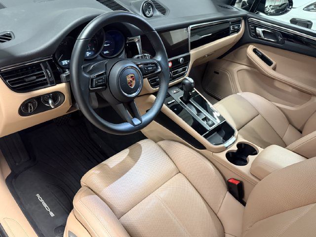 Certified 2026 Porsche Macan AWD/4WD image 4