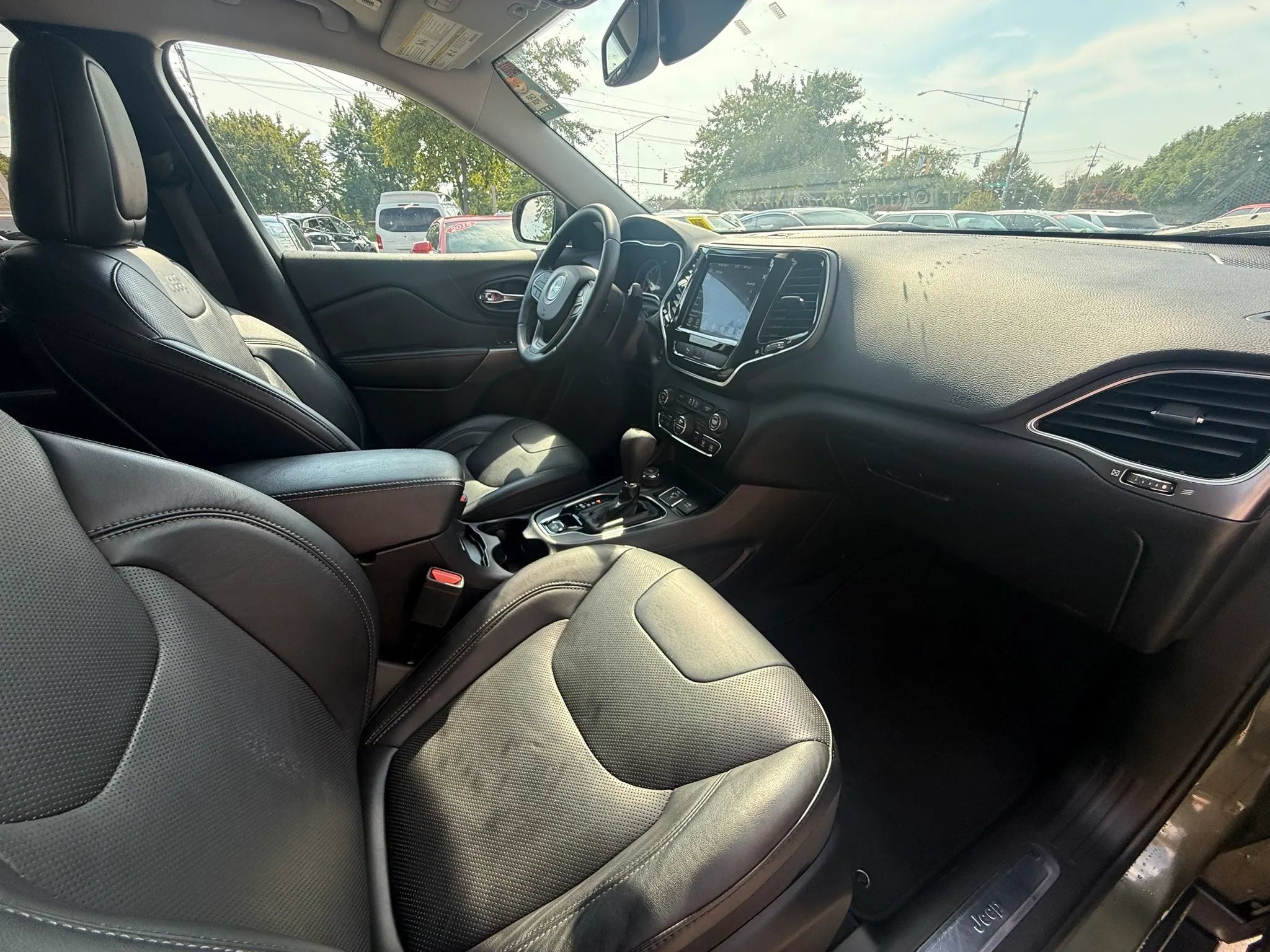 Used 2019 Jeep Cherokee Limited AWD/4WD image 13