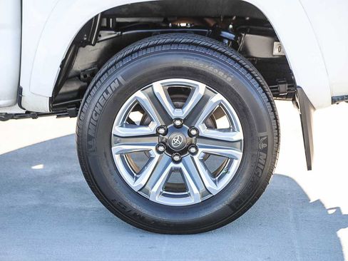 Used 2017 Toyota Tacoma Limited image 11