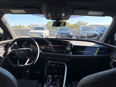 New 2025 Audi SQ5 Prestige image 18