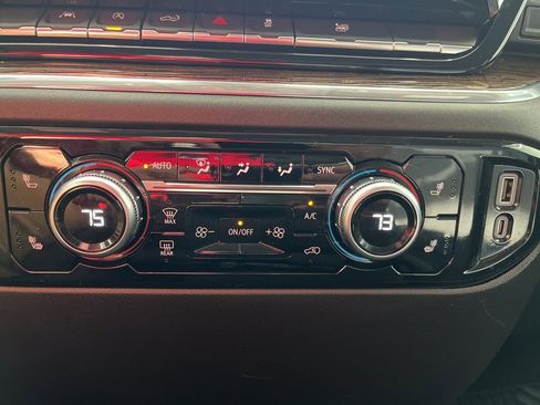 Used 2025 GMC Sierra 1500 SLE image 40