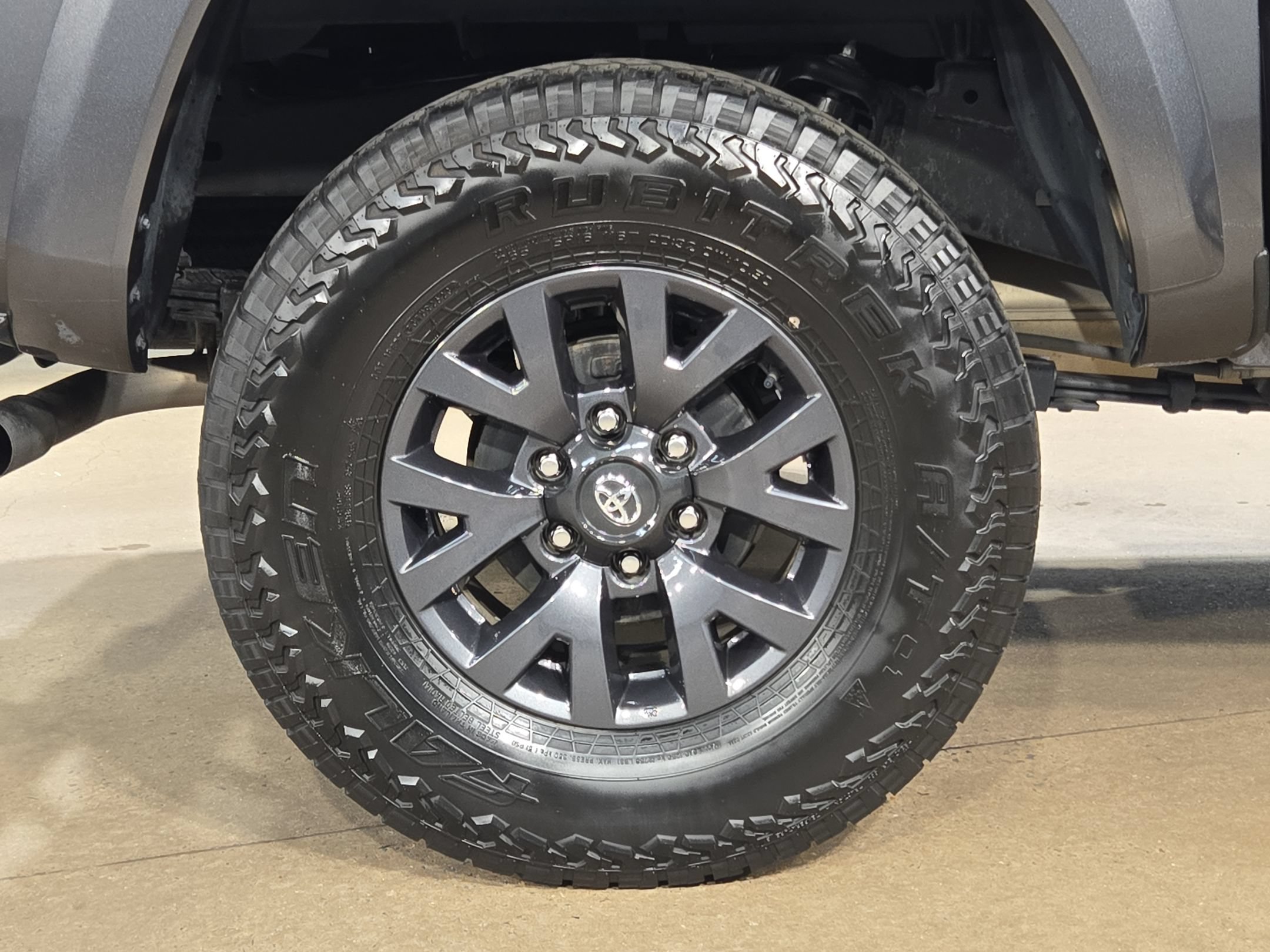 Used 2023 Toyota Tacoma SR5 RWD image 17