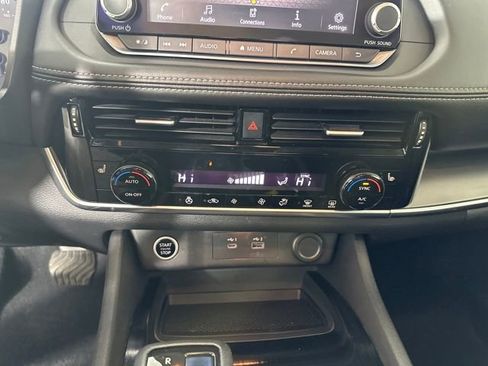 Used 2021 Nissan Rogue SV w/ Premium Package image 23