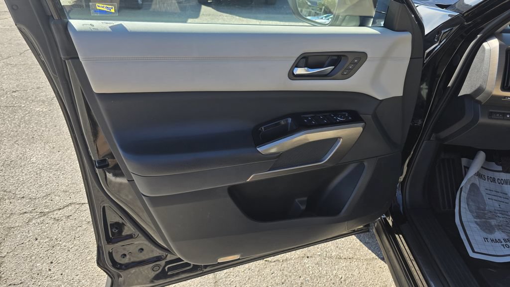 Used 2022 Nissan Pathfinder Platinum w/ Lighting Package (N92) AWD/4WD image 16