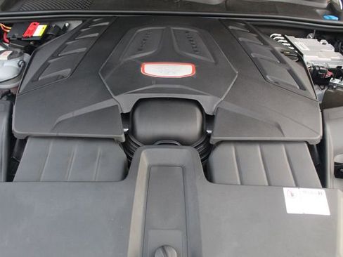 Used 2021 Porsche Cayenne GTS w/ Premium Package image 16