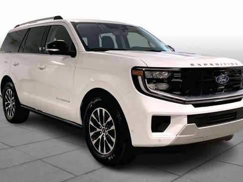 Used 2025 Ford Expedition Platinum image 2