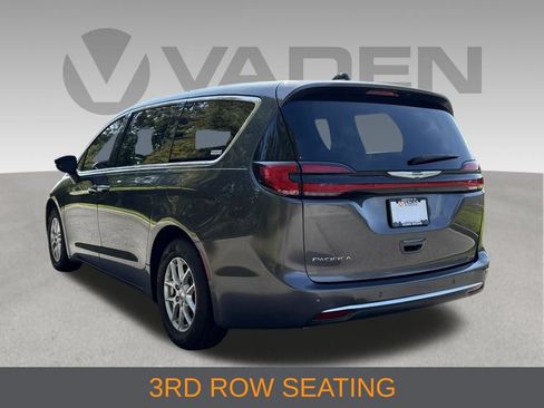 Used 2023 Chrysler Pacifica Touring-L FWD image 8