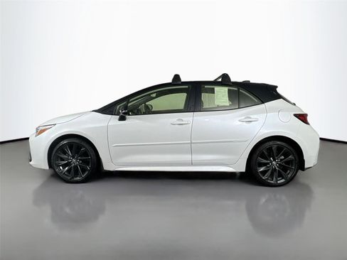 Used 2025 Toyota Corolla XSE FWD image 3