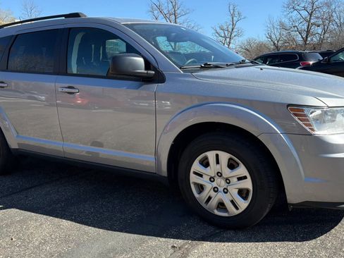 Used 2019 Dodge Journey SE image 12