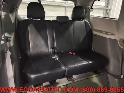 Used 2014 Toyota Sienna SE FWD image 15