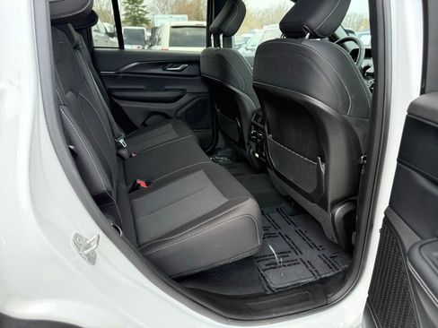 New 2025 Jeep Grand Cherokee Laredo w/ Luxury Tech Group I AWD/4WD image 29
