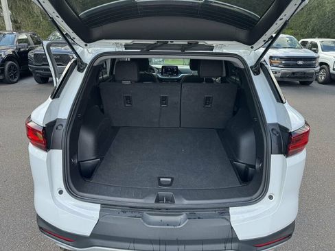 Used 2025 Chevrolet Blazer LT FWD image 8