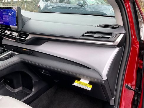 Certified 2026 Toyota Sienna XLE image 19